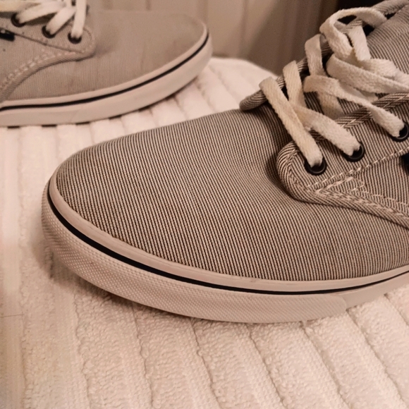 Women's Vans Black and White (Size 9) - Picture 14 of 16